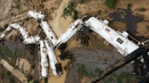 VIDÉO : Déraillement d’un train transportant 200.000 litres d’acide sulfurique en Australie