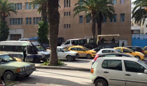 Déploiement en masse des unités de sécurité et de l’armée devant l’école Bouebdelli à l’avenue Mohamed V !