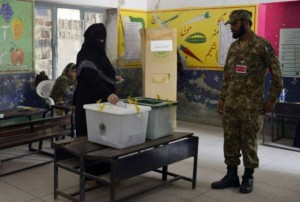 Pakistan: Un frère tue sa sœur parce qu’elle avait voté