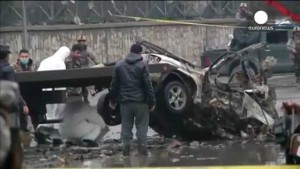 Afghanistan : Un kamikaze se fait exploser près de l’aéroport de Kaboul (VIDÉO)