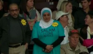 Expulsion d’une femme voilée lors du meeting de Donald Trump (VIDÉO)