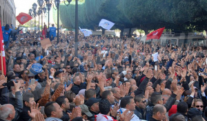 Près de 800 Tunisiens manifestent à l’Avenue Bourguiba contre le retour des terroristes