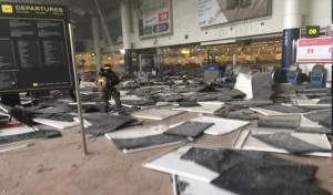 Attentat de Bruxelles : Découverte d’armes à l’aéroport, un paquet suspect neutralisé