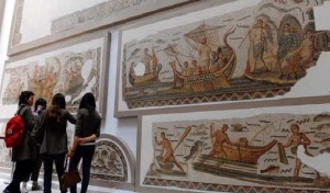 Des tableaux en mosaique tunisiennes offerts pour le nouveau siège de la cour Pénale internationale