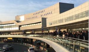 Panique à l’aéroport français de Toulouse après la découverte d’un colis suspect