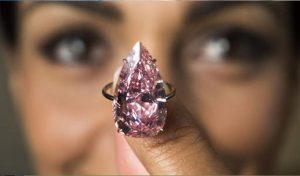 Un diamant rose vif vendu pour 31,5 millions de dollars!