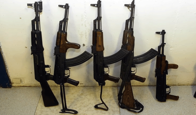 Tunisie – Terrorisme : Saisie d’environ 4 kalachnikovs et 3 ceintures explosives à Haidra