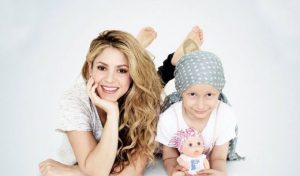 La chanteuse Shakira part à la rescousse des enfants atteints du cancer au Maroc