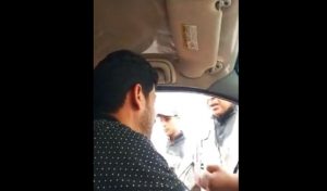 Un agent de sécurité filmé en train de demander un pot-de-vin!