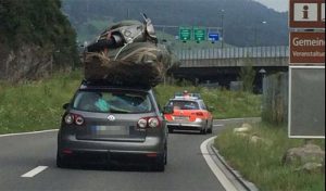 Il rentrait en Tunisie avec 408 kg de bagages sur le toit de sa voiture…