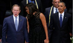 Bush joyeux à la cérémonie de recueillement des policiers tués à Dallas (VIDEO)
