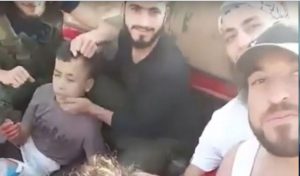 L’horreur à Alep: Des rebelles décapitent un enfant de 13 ans !
