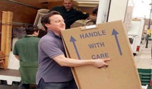 La photo du déménagement de David Cameron fait le buzz sur la toile