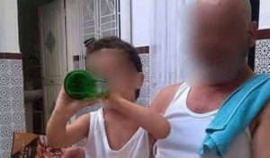 L’homme qui servait de la bière à un enfant poursuivi en justice