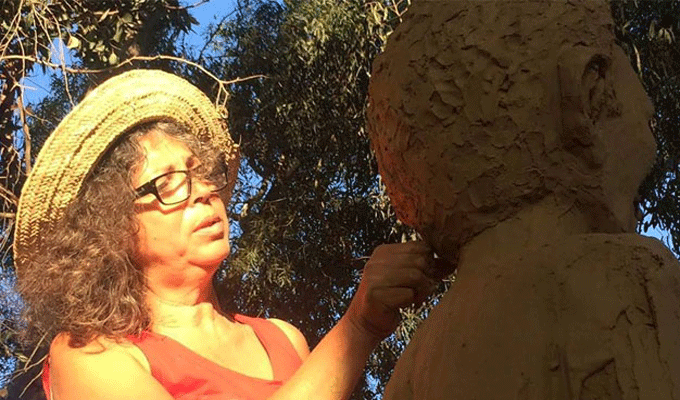 Sculpture de Ouled Ahmed: Sadika Keskes rate son oeuvre, et c’est la toile qui s’émeut