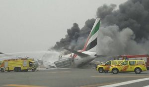 Emirates: Un avion en flammes à l’aéroport de Dubaï