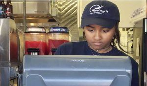 La fille de Obama est serveuse dans un restaurant