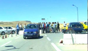 Des Algériens protestent contre la Tunisie