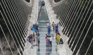 La Chine inaugure le plus long pont «en verre» du monde (VIDÉO)