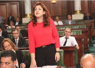 Polémique autour de la députée qui a prêté serment sans foulard