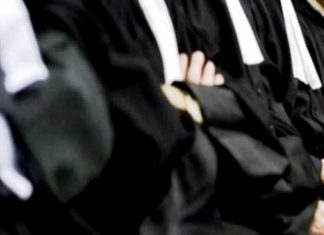 Mahdia : Les avocats en brassard rouge pour revendiquer l’instauration d’une cour d’appel