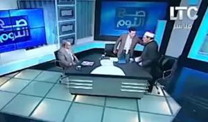 VIDEO: Un imam attaqué à coups de chaussures à la télévision
