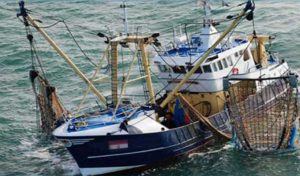 Un bateau de pêche tunisien arraisonné par les gardes-côtes libyens dans les eaux territoriales, un autre a réussi à prendre la fuite