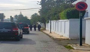 Quand Youssef Chahed choisi de rentrer à pied, après sa journée de travail