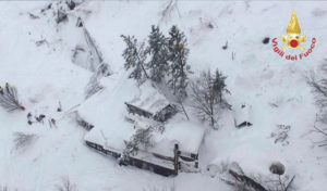 Italie : 40h après l’avalanche, 6 vivants retrouvés