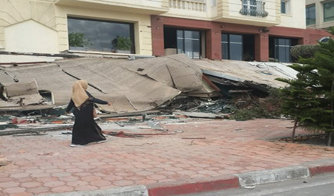 Dès l’aube la police municipale démolit les terrasses des cafés au Lac 1