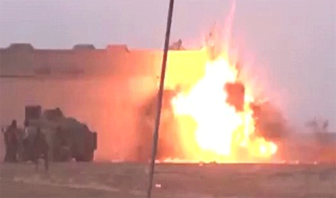 Syrie : Un kamikaze de Daesh rate sa cible et se fait exploser tout seul, vidéo