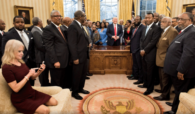 USA : La photo de la conseillère de Trump fait scandale