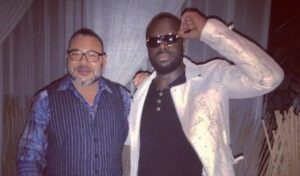 Le rappeur français Maître Gims pose en compagnie du roi Mohammed VI