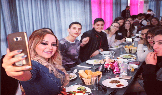 Vidéo : Manel Amara fête son anniversaire avec ses fans