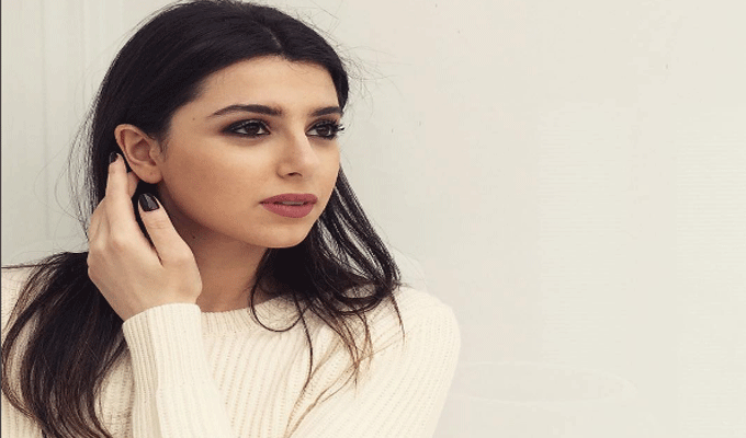 Maritta Halleni fait la promo de sa nouvelle chanson