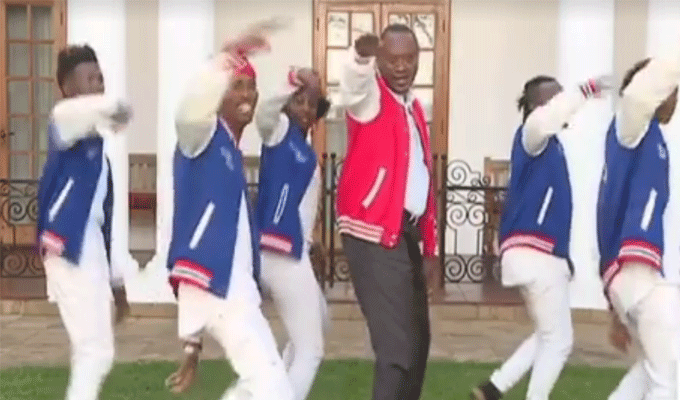Quand le président Kényan danse, pour sa réélection, ça donne ça !
