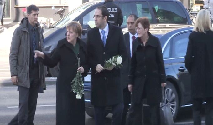 En vidéo : Youssef Chahed dépose des fleurs près du marché de Noël de Berlin