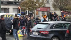 Bruxelles : Affrontements entre des Pro et anti-Erdogan devant l’ambassade de Turquie