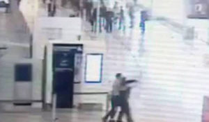 La vidéo de l’attaque à l’aéroport d’Orly diffusée par les médias