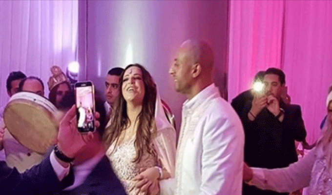 La chanteuse tunisienne s’est mariée avec un homme d’affaires au Lac, photos
