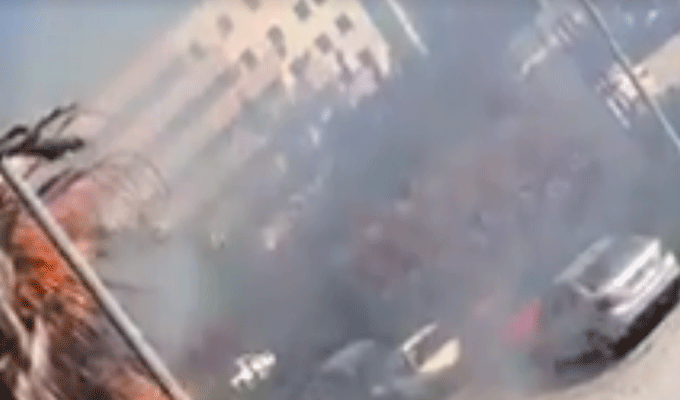 Vidéo : Deux voitures près du siège d’Ennahdha prennent feu dans des conditions mystérieuses