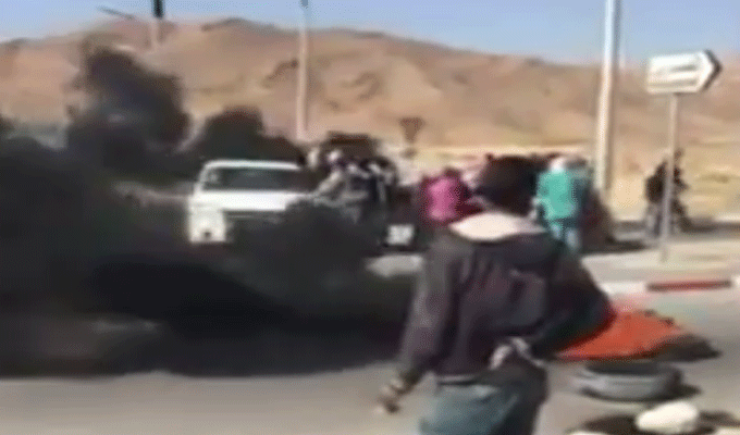 Kasserine : les employés de la société nationale de cellulose bloquent la route principale