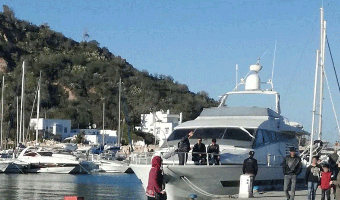 Les promeneurs du port de Sidi Bou Saïd bravent tous les interdits, photos