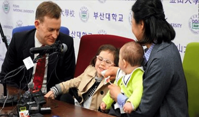 Photos : Marion Kelly, la nouvelle héroïne du net, a encore une fois volé la vedette à son père