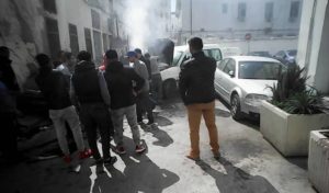 En photo : Une voiture administrative explose derrière le siège du gouvernorat de Tunis