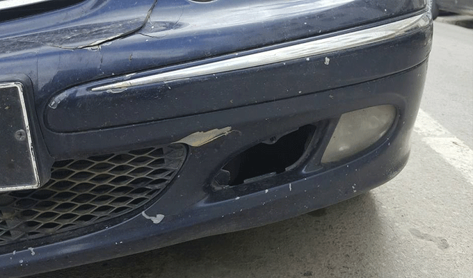 Tunis : Une conductrice refuse de payer des gardiens anarchiques, ils lui saccagent la voiture, photos