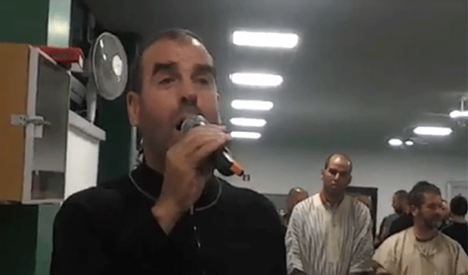 En réponse à l’affaire de la discothèque, Faouzi Ben Gamra “chante’ l’appel à la prière, vidéo
