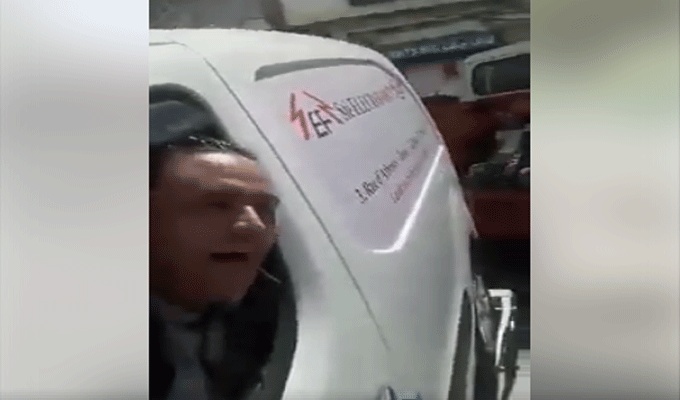 Tunis : Un homme, dans son véhicule, attrapé par la remorqueuse ‘Changuel’, vidéo