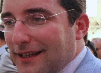 Slim Azzabi : des solutions seront trouvées par le gouvernement pour calmer les manifestants