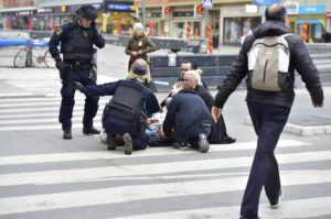 Suède : l’attentat a fait 2 victimes et plusieurs blessés, photos